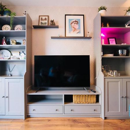 Aston Henry James Stunning One Bedroom Apartment In Royal Windsor Extérieur photo