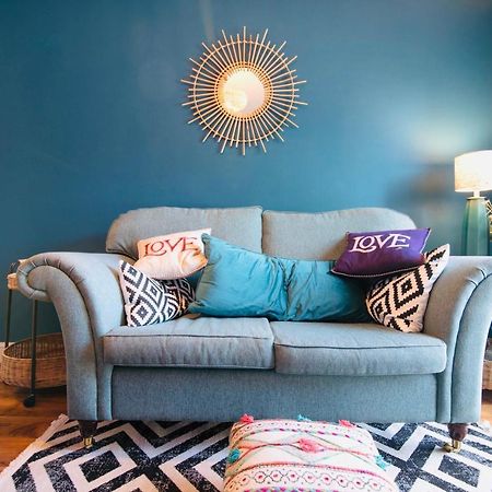 Aston Henry James Stunning One Bedroom Apartment In Royal Windsor Extérieur photo