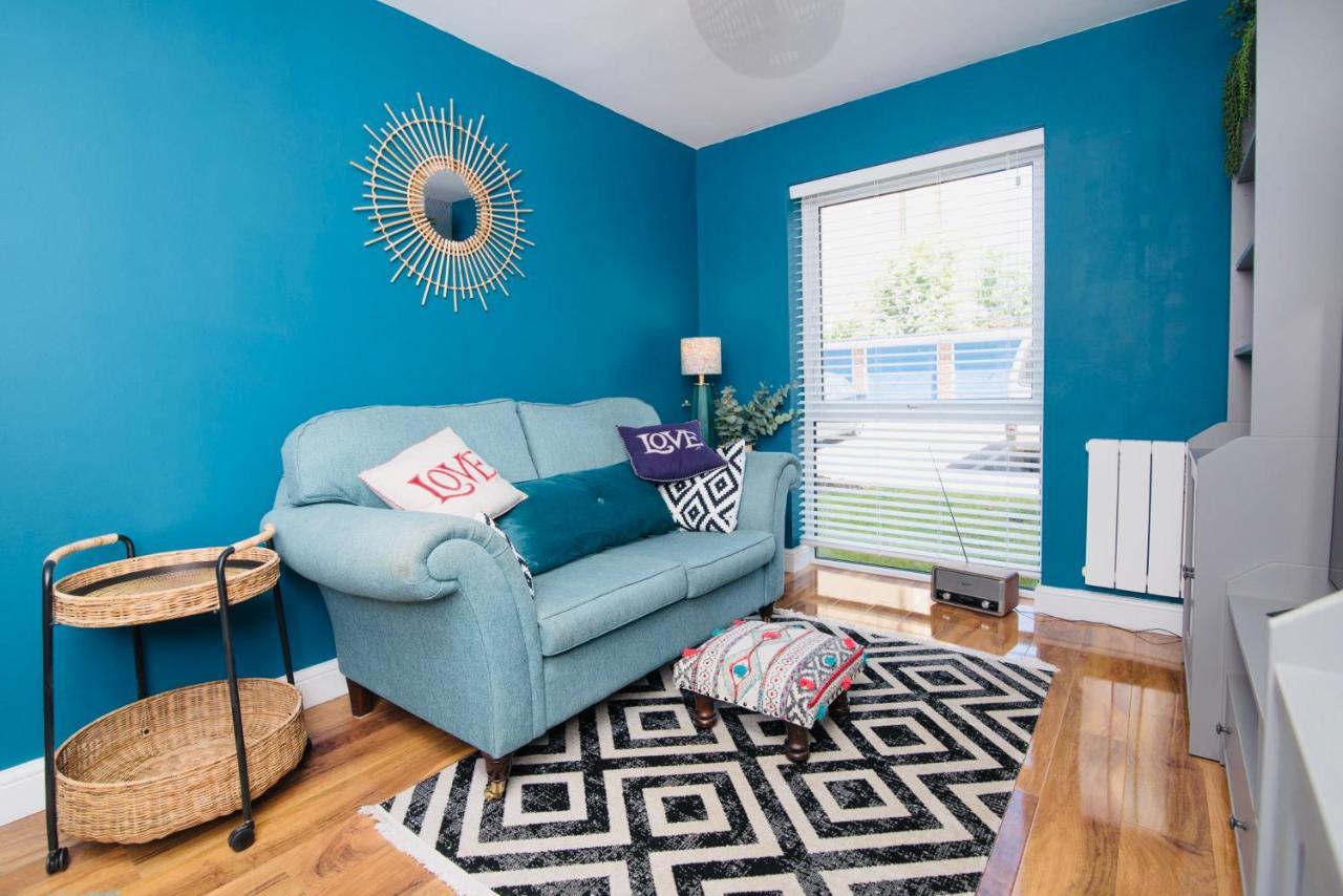 Aston Henry James Stunning One Bedroom Apartment In Royal Windsor Extérieur photo