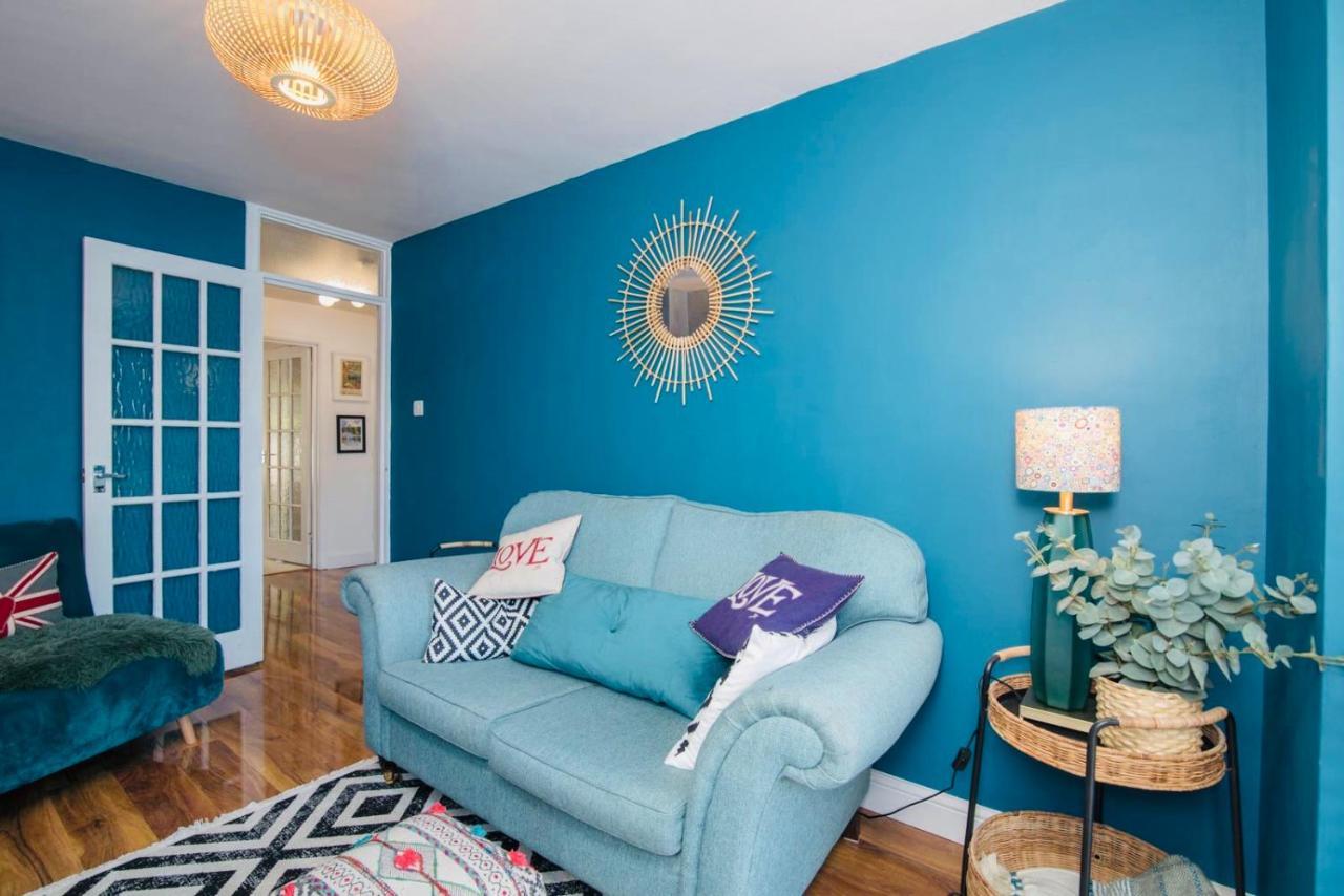 Aston Henry James Stunning One Bedroom Apartment In Royal Windsor Extérieur photo