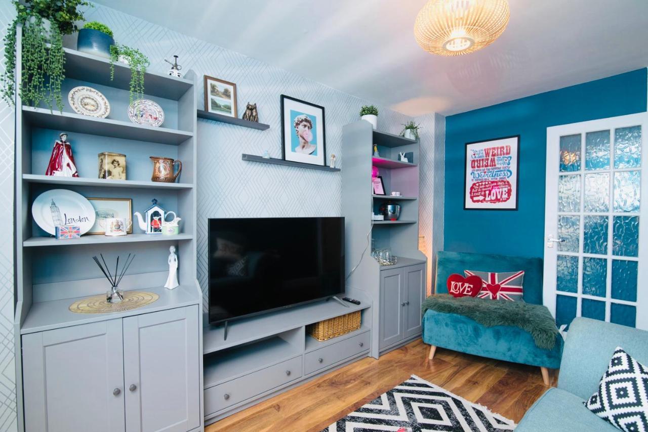 Aston Henry James Stunning One Bedroom Apartment In Royal Windsor Extérieur photo